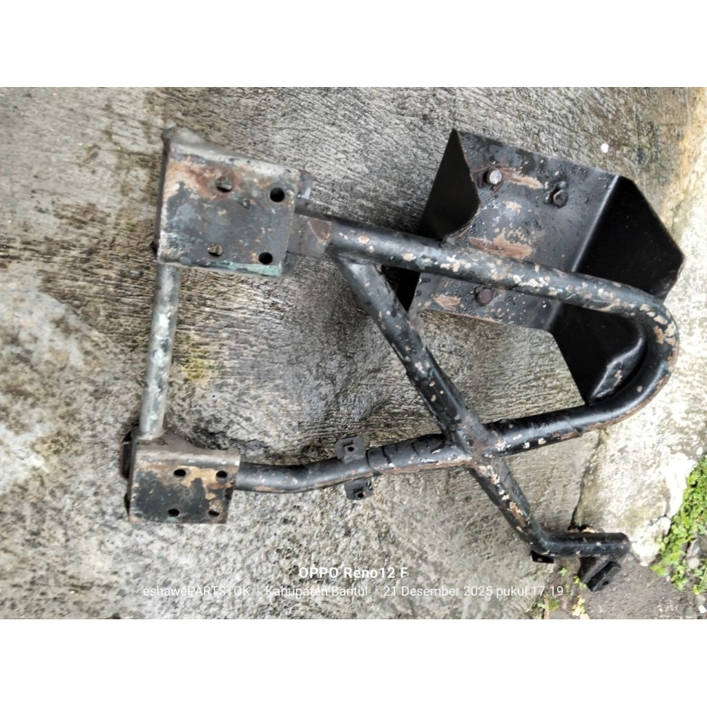 dudukan roda serep Taft f50