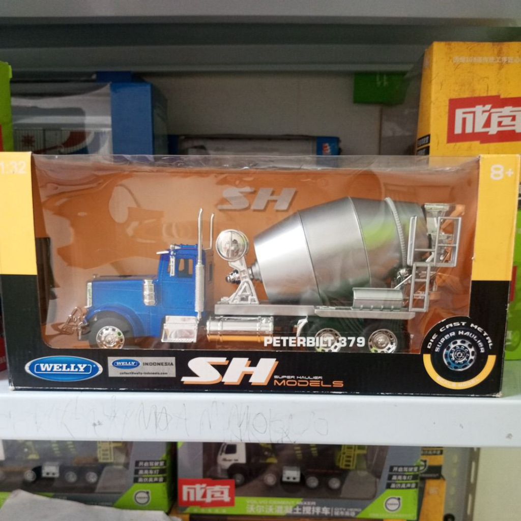 Diecast Truck Molen Truk mixer cement peterbilt 379 welly 1:32