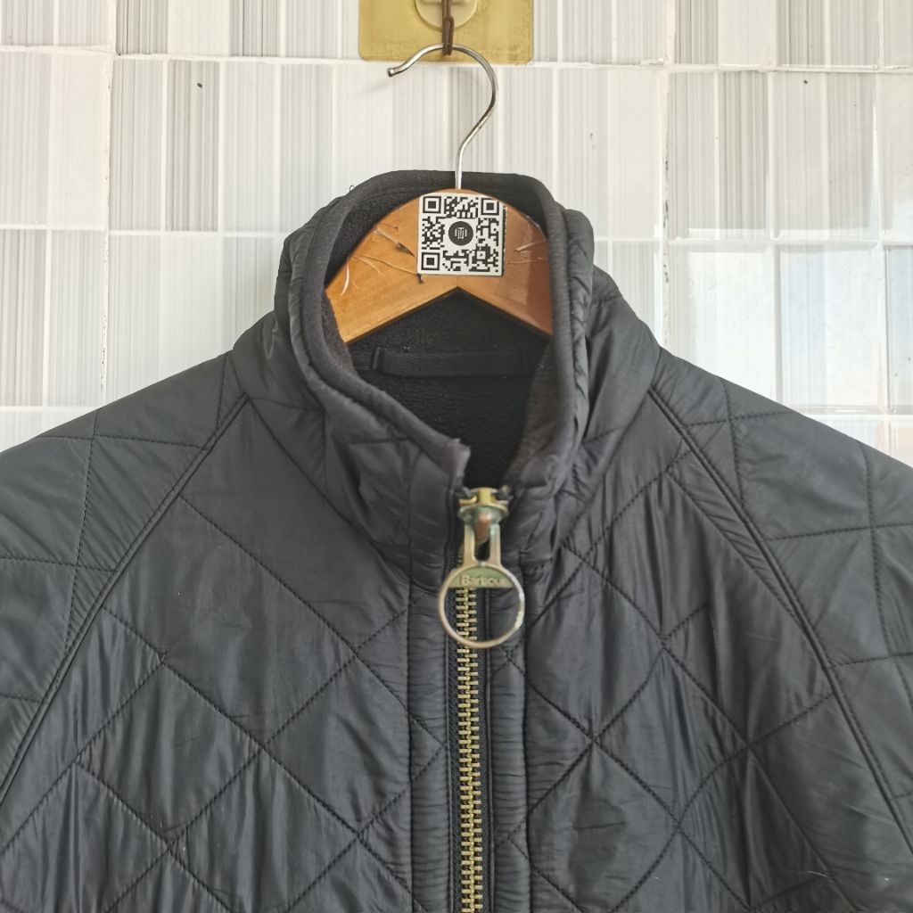 1186. JAKET BARBOUR QUILTED WARNA HITAM SIZE L  PRELOVED