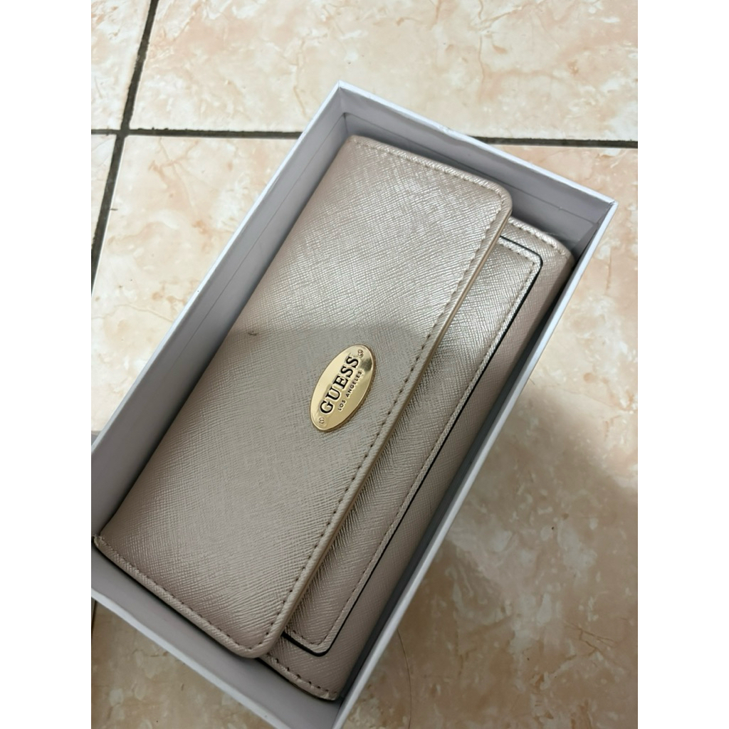 DOMPET GUESS