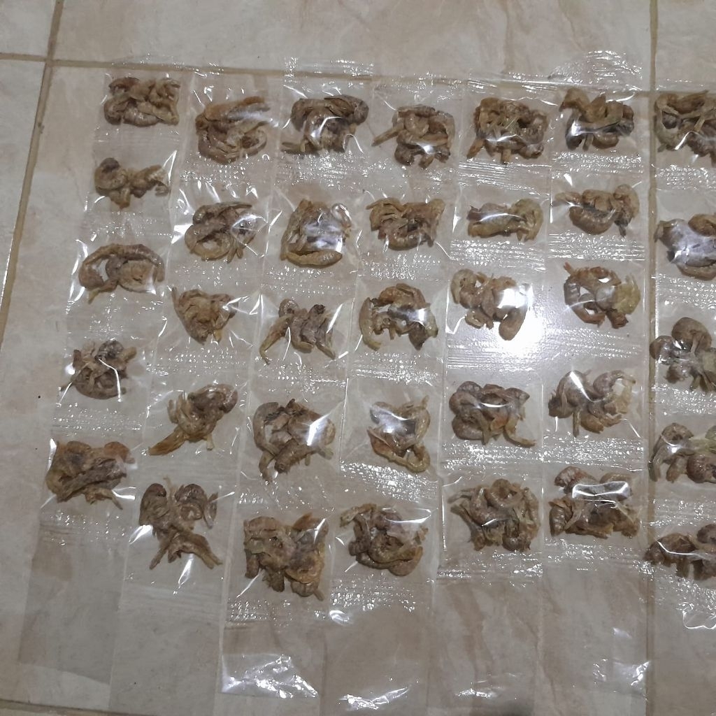 Udang Kering  Pakan Ikan Channa – 90% Tanpa Kepala, Ukuran Besar, 5 Saset