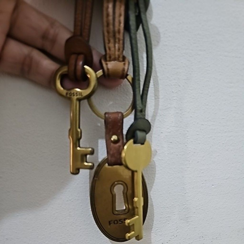 key Fossil ORIGINAL ori ocil preloved f o s s i l accesories kunci bag charm