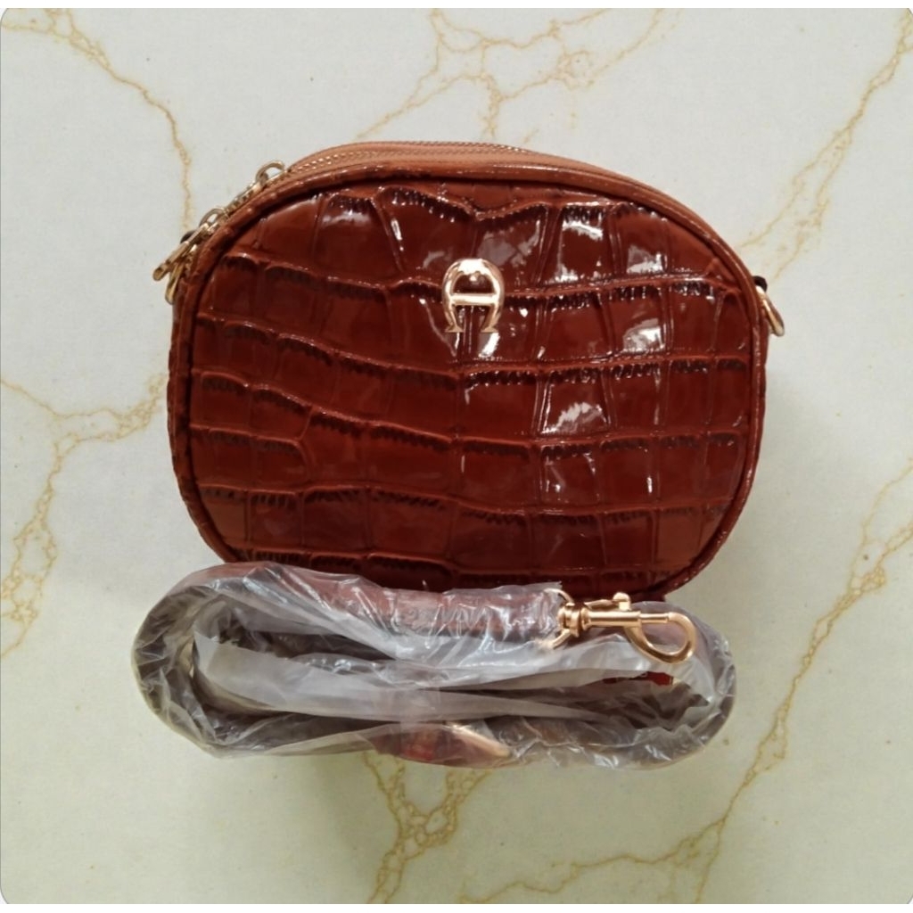 Tas Pesta Gold Emas Tas Anyam, Glossy, Sling Phone Bag