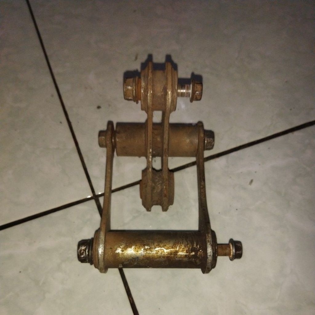 Unitrek/segitiga dudukan shock belakang cbr 150 k45a copotan ori (hanya unitreknya saja)