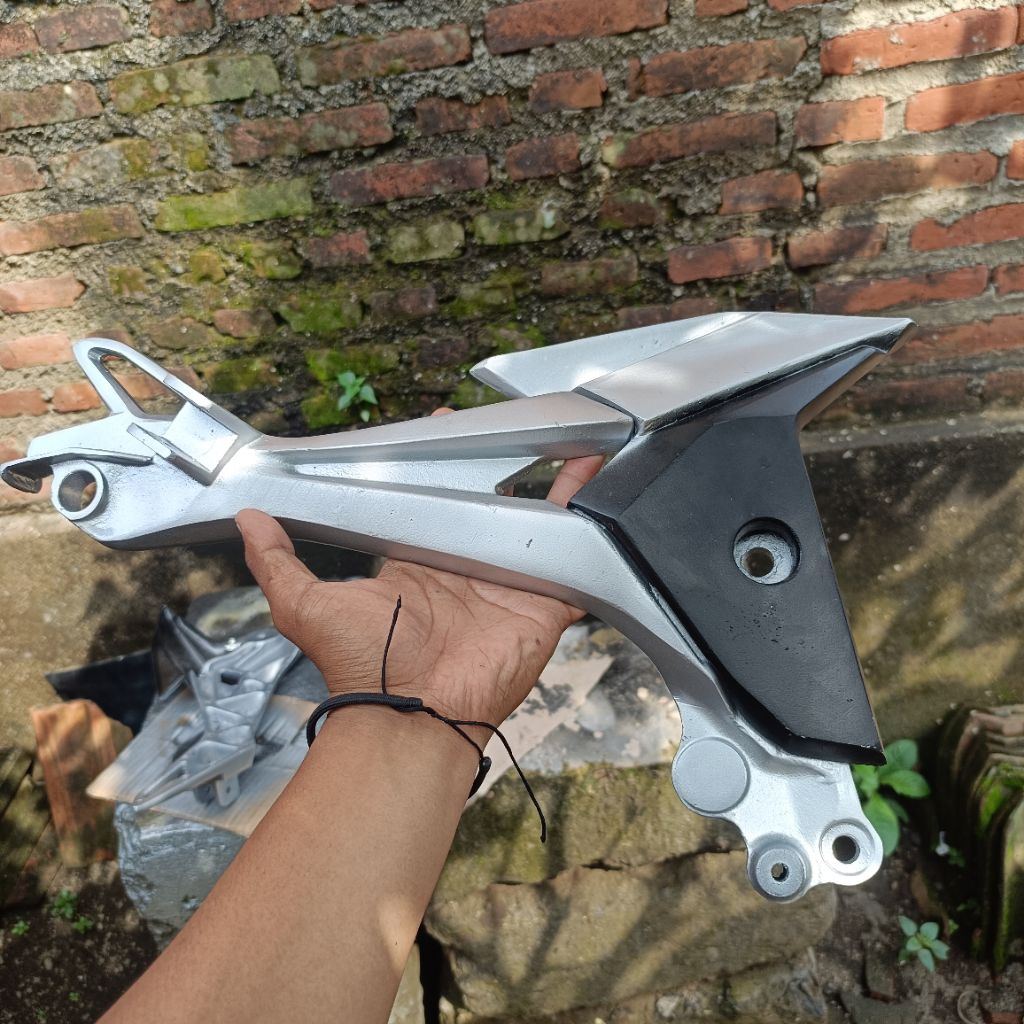 BOSTEP DUDUKAN FOOTSTEP BELAKNG SUPRA X 125 NEW FI 2014 KANAN (IMITASI KW SUPERR