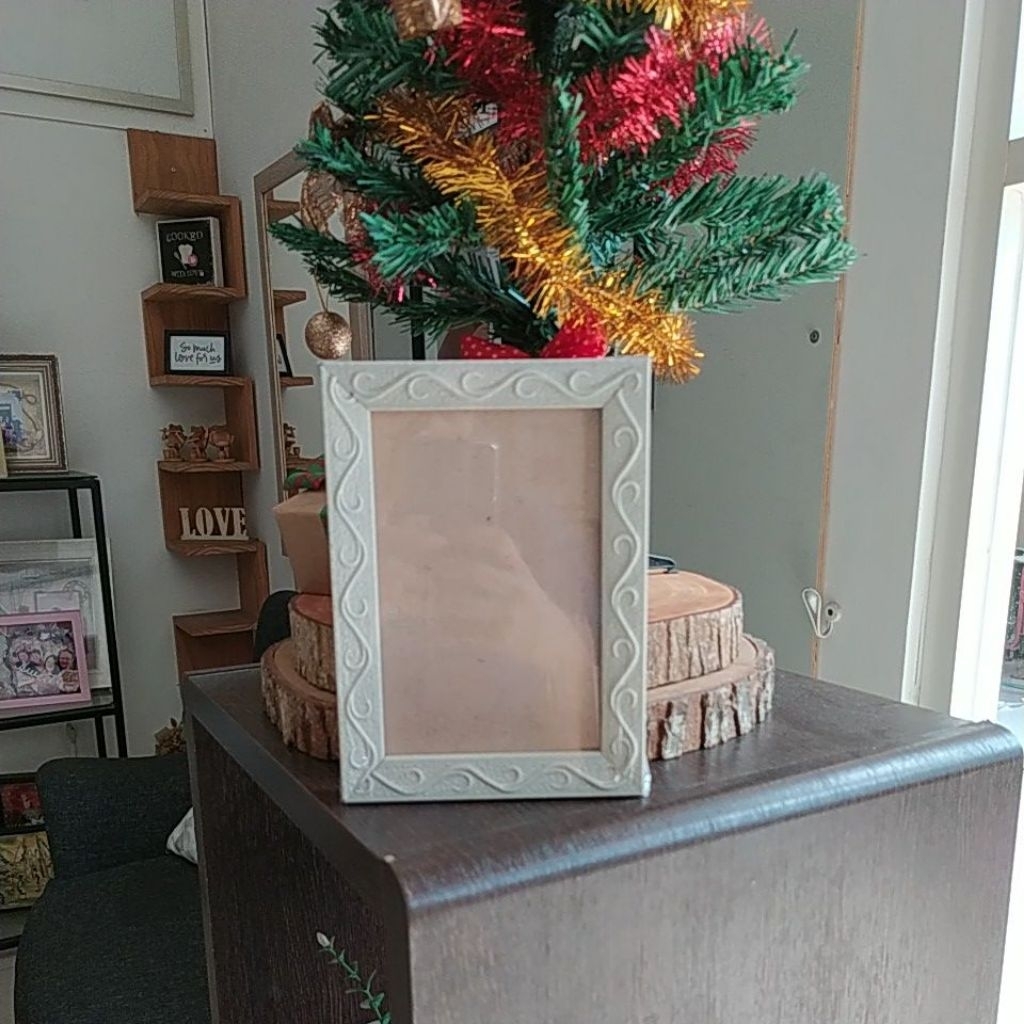 Pigura Frame Kayu Ukir  4R (10x15)