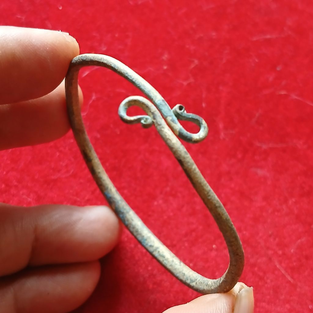 Koleksi Temuan Penyelam Sungai Gelang Perunggu Primitif KUNO