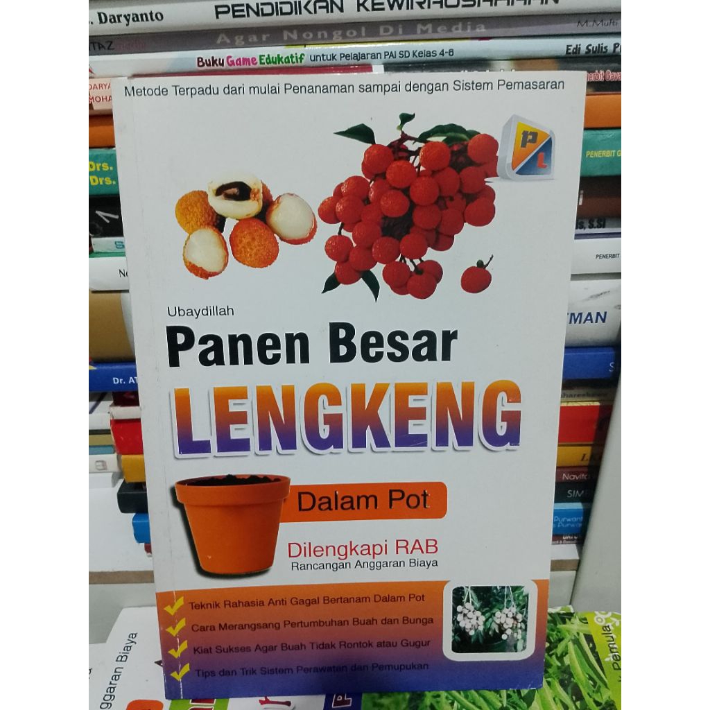 BUKU PANEN BESAR BUAH- BUAHAN DI DALAM POT