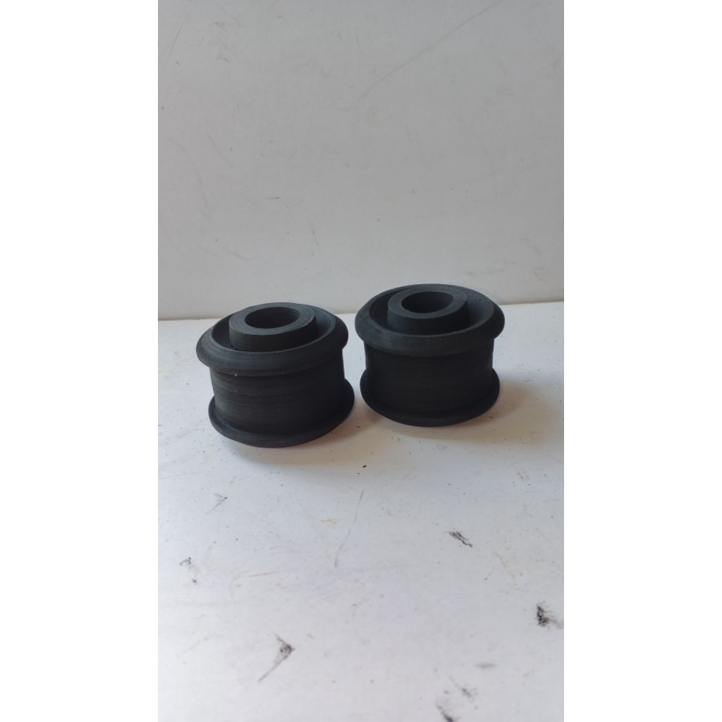 Karet paketan shock belakang avanza