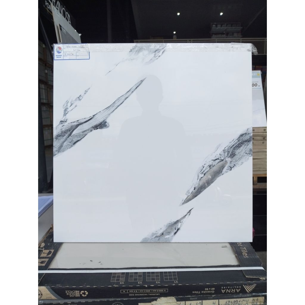 ARNA TYARA WHITE - GRANIT POLISHED MOTIF CARRARA UK 60x60