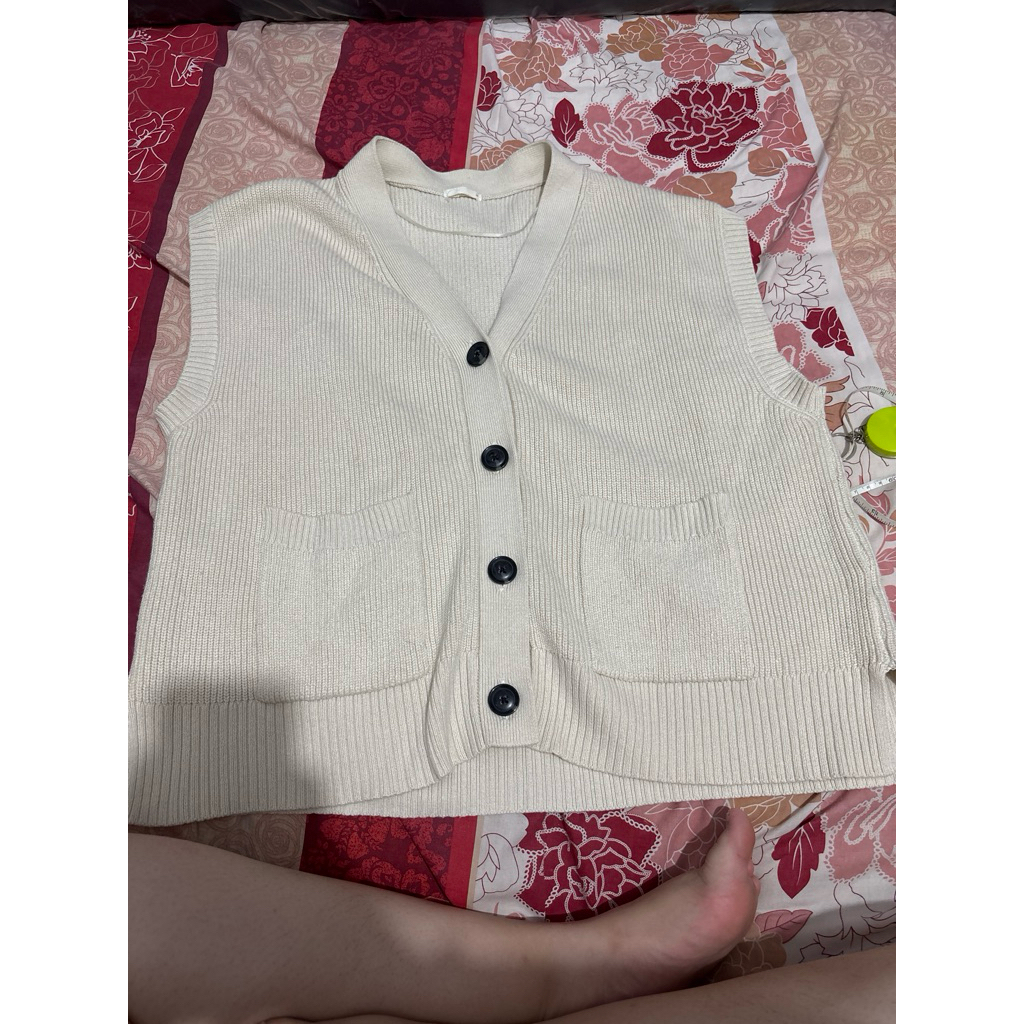 CARDIGAN RAJUT LENGAN BUNTUNG GU UNIQLO