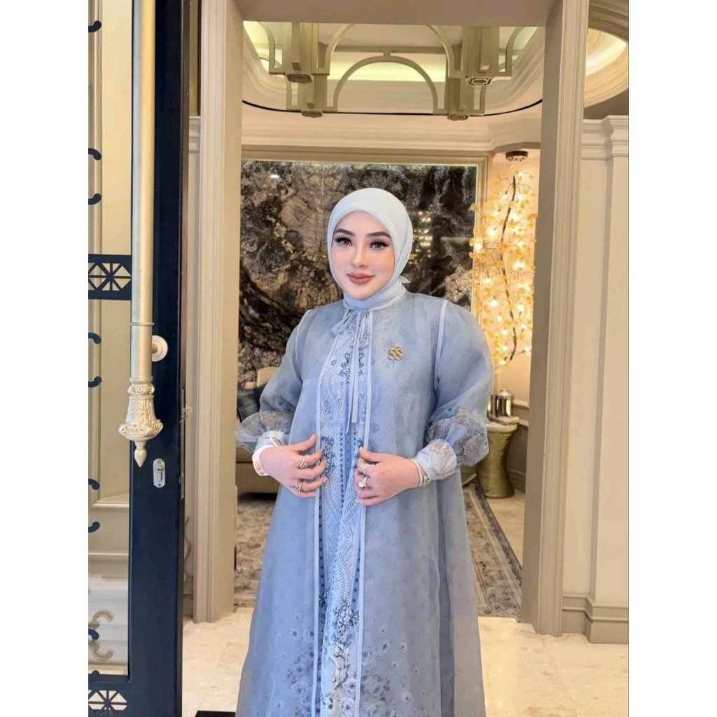 SHELLA SAUKIA - Gamis Premium Outer Organza Warna Biru (Tanpa Hijab)