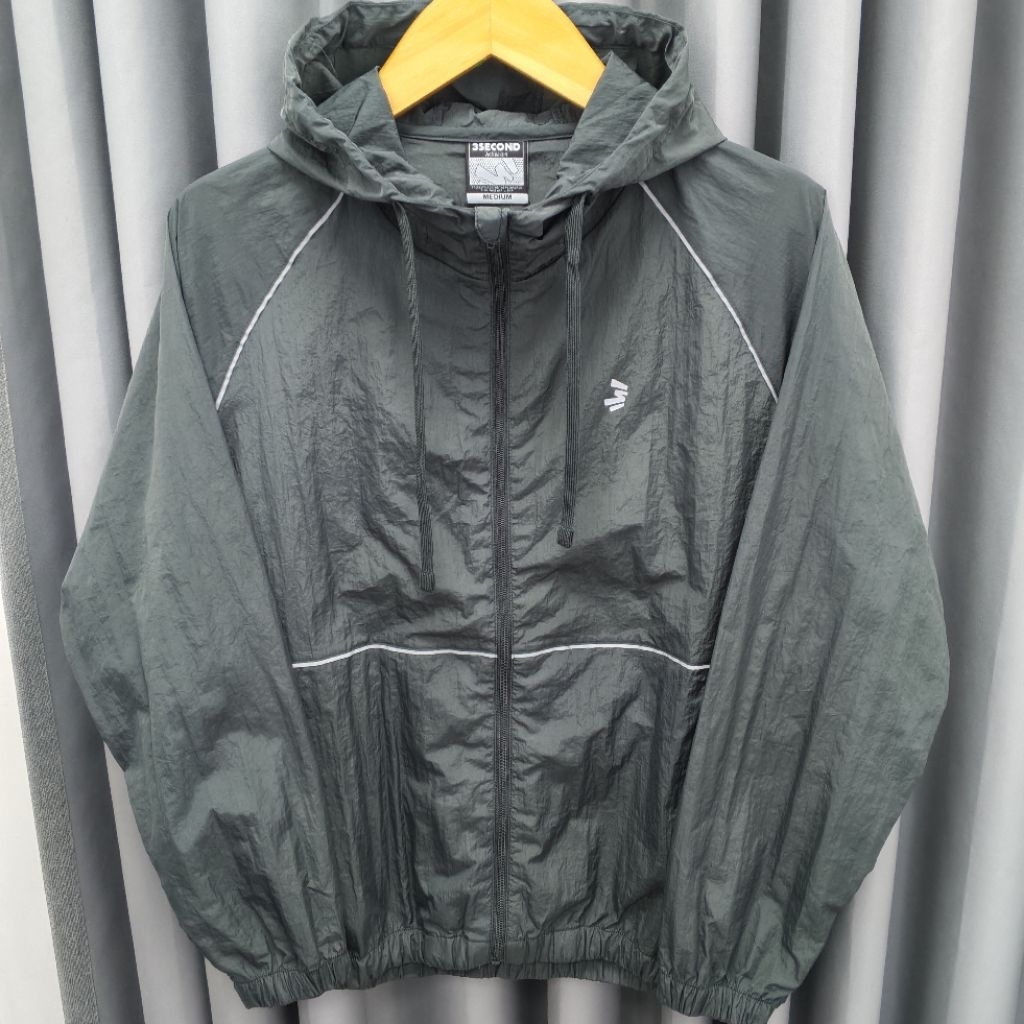 3SECOND - JAKET PARASUT PRIA REGULAR FIT ORIGINAL 3SECOND
