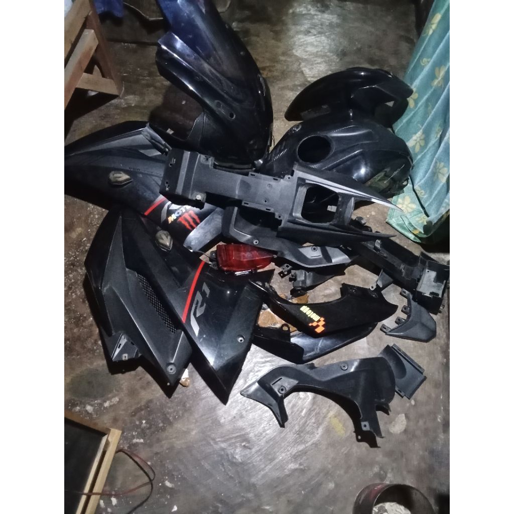 FULL BODY'R15,V3 BODY 1'SET/GK ADA LAMPU DEPAN .MOTOR YAMAHA R15'V3'V4(KODE BK60)ORIGINAL COPOTAN