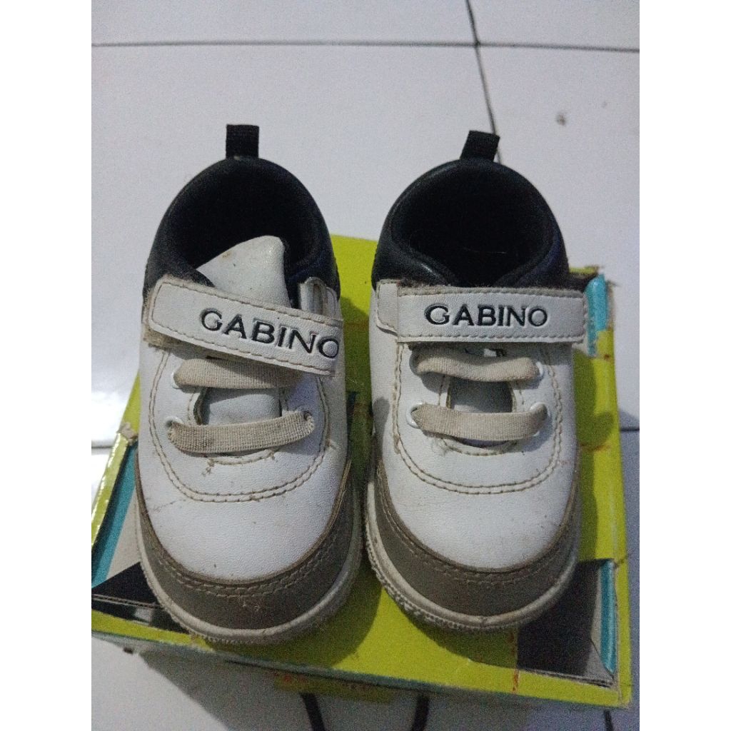 Preloved Sepatu Gabino Original Anak Laki Laki Sneakers
