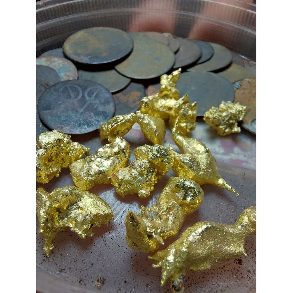 logam kuning lapis emas kuno temuan sungai