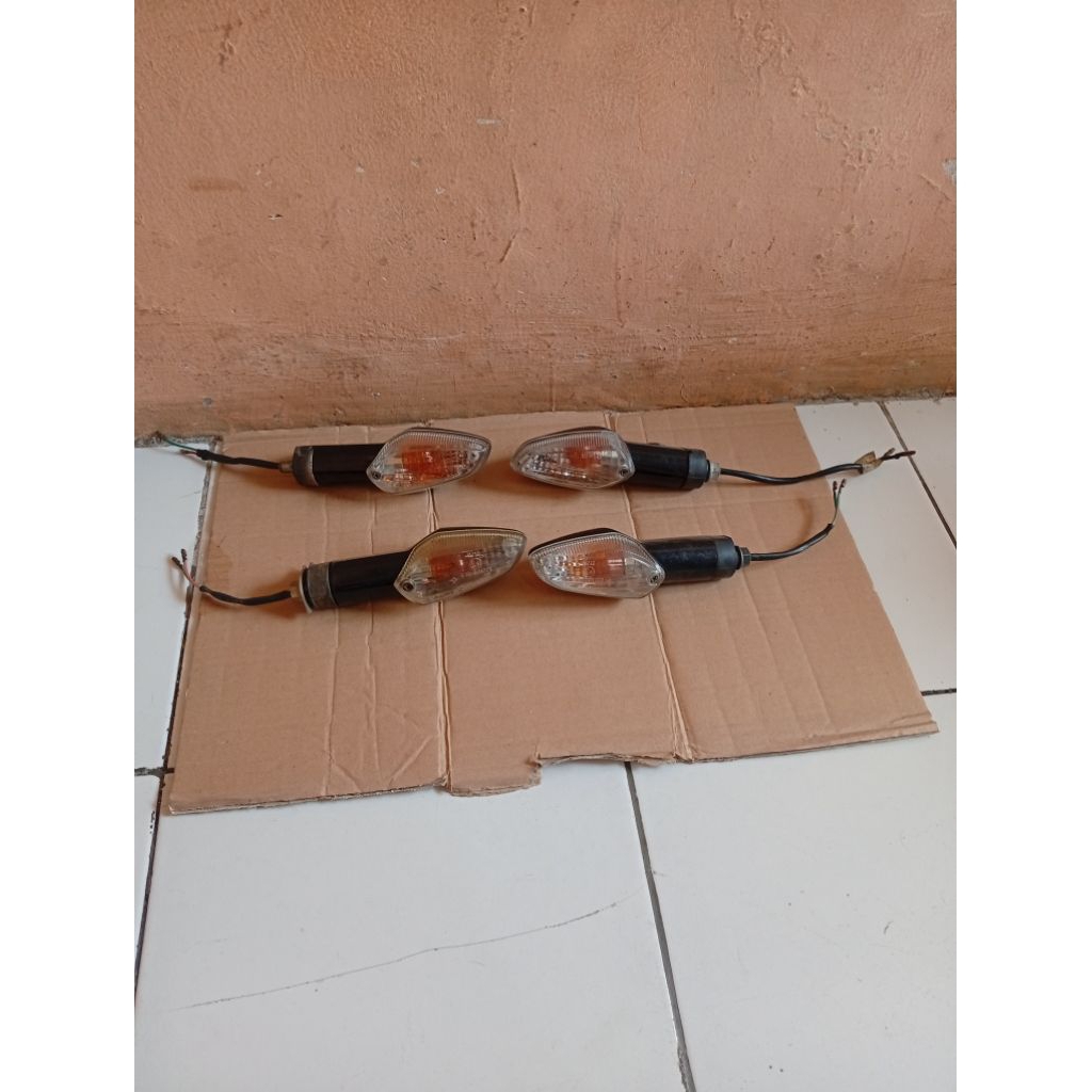Lampu sen sein riting depan belakang CBR 150 R Original copotan