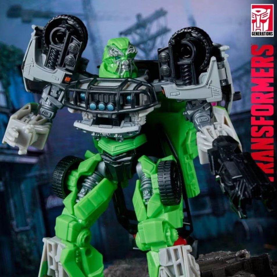 TRANSFORMERS Studio Series 16 Ratchet