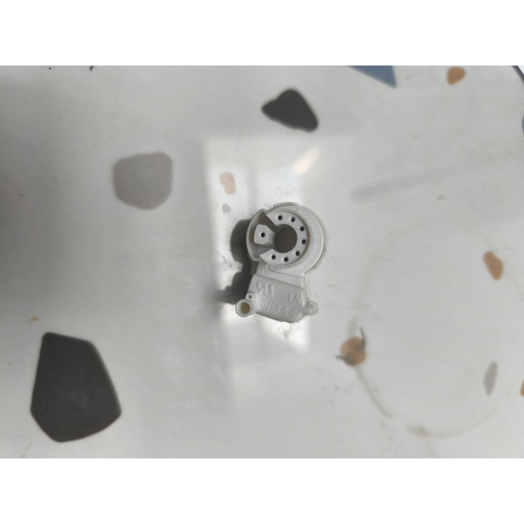 soket crt 7 pin bermerek