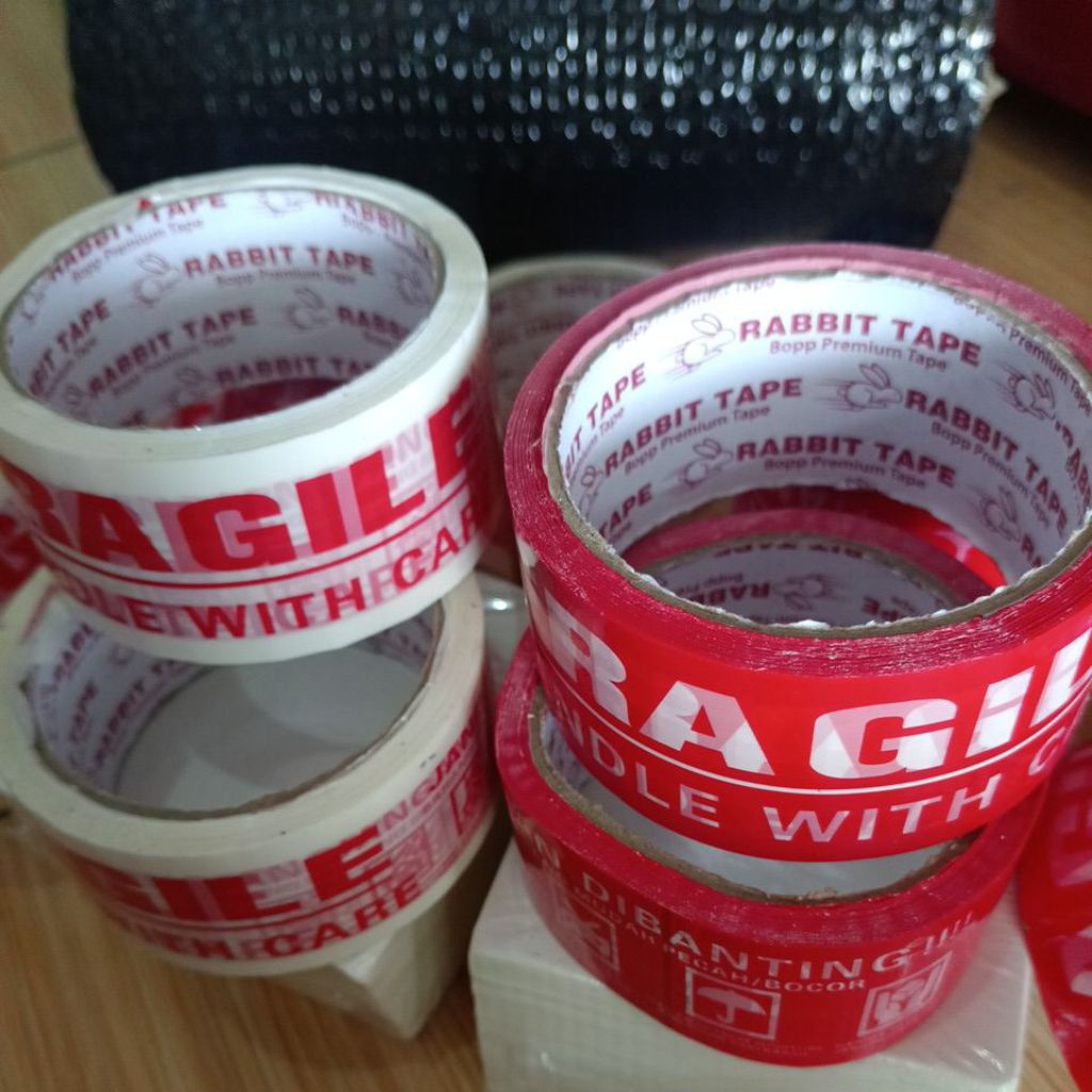 Lakban Fragile Merah Putih - Daya Rekat Kuat, Tahan Air