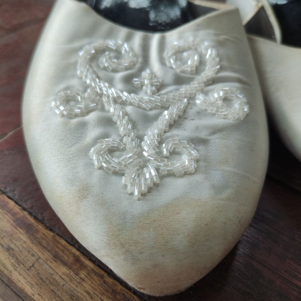 Sandal selop pengantin pria putih bw