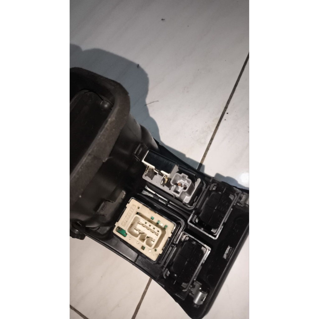 Tombol Lampu & Spion Bonus Kisi AC GREAT Corolla 93-95 Ori.