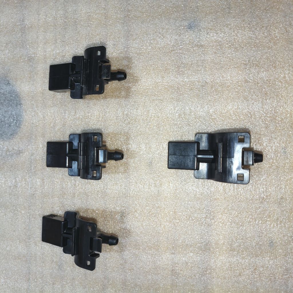 Nozle Wiper Toyota Sienta Original