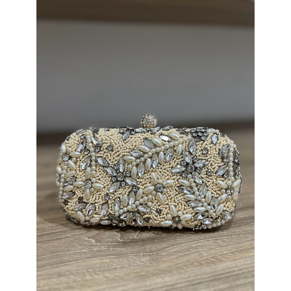 [preloved] Waiwai Clutch Champagne