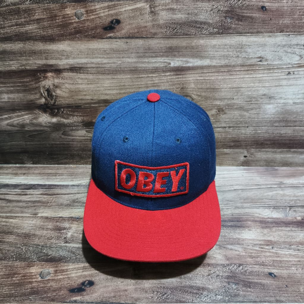 topi snapback obey logo Twotone