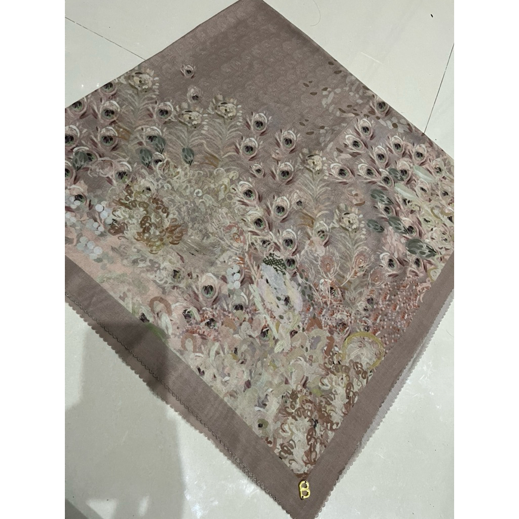 SOLD Preloved Buttonscarves Ederra Milky