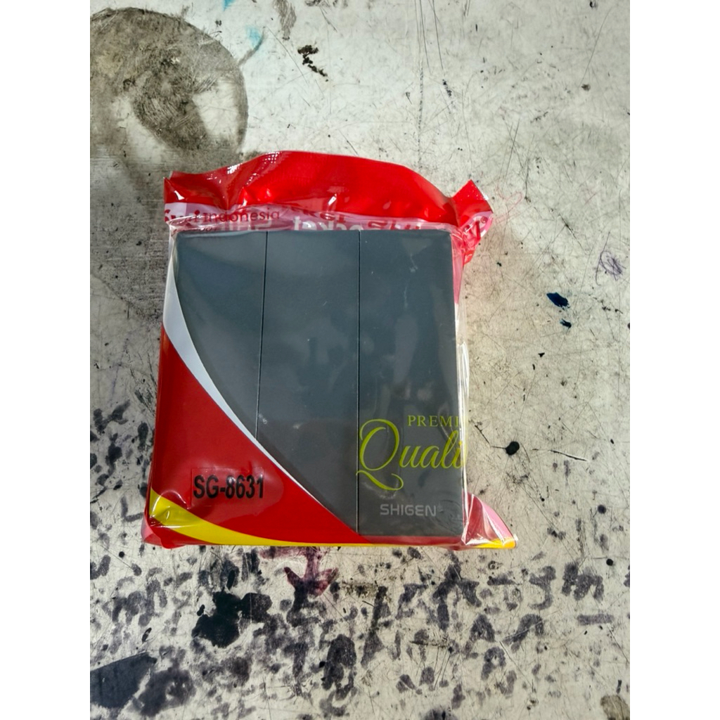 stopkontak/saklar 3 tombol