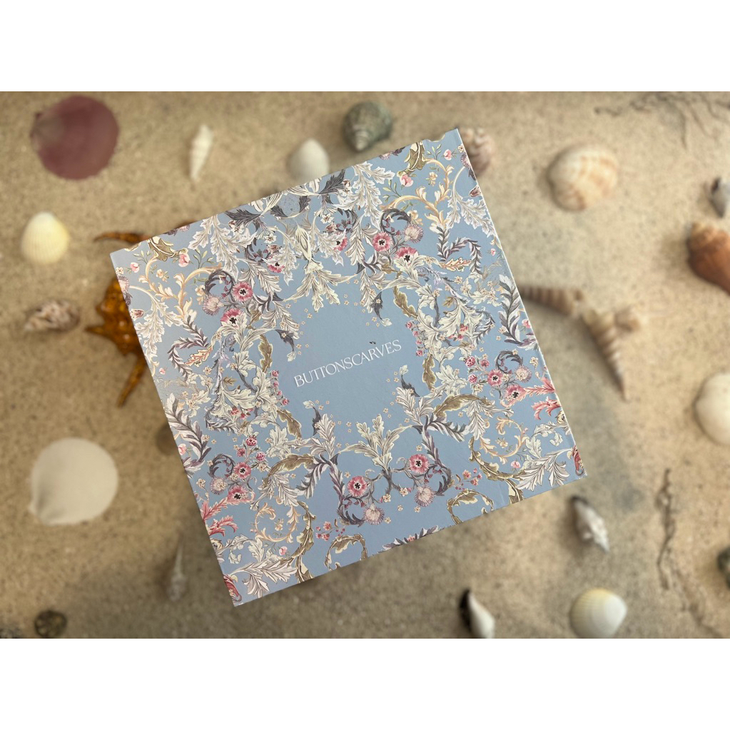 PRELOVED Buttonscarves ROYALE GRANDEUR SQUARE (FROST)