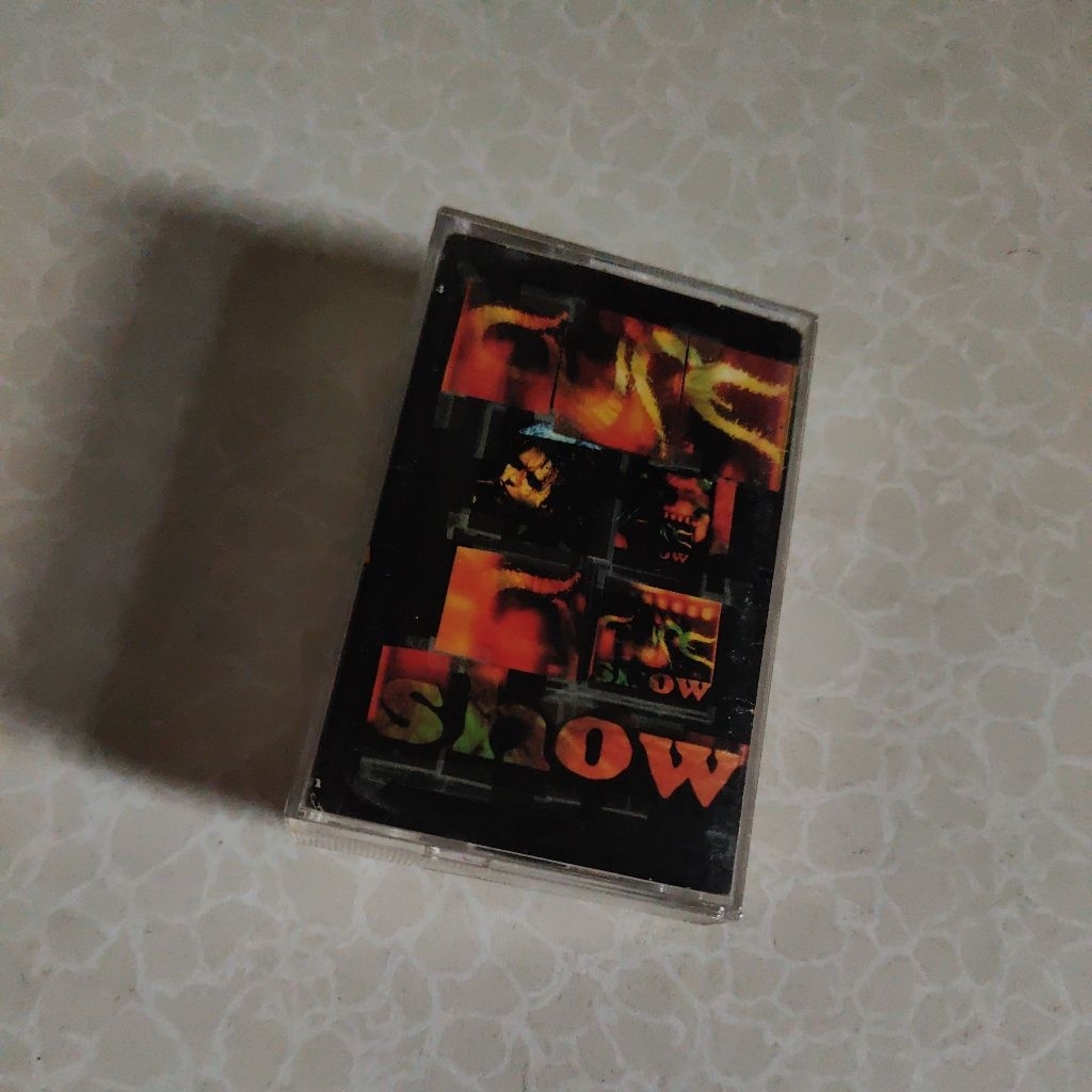 Kaset Pita The Cure - Show Original used bagus