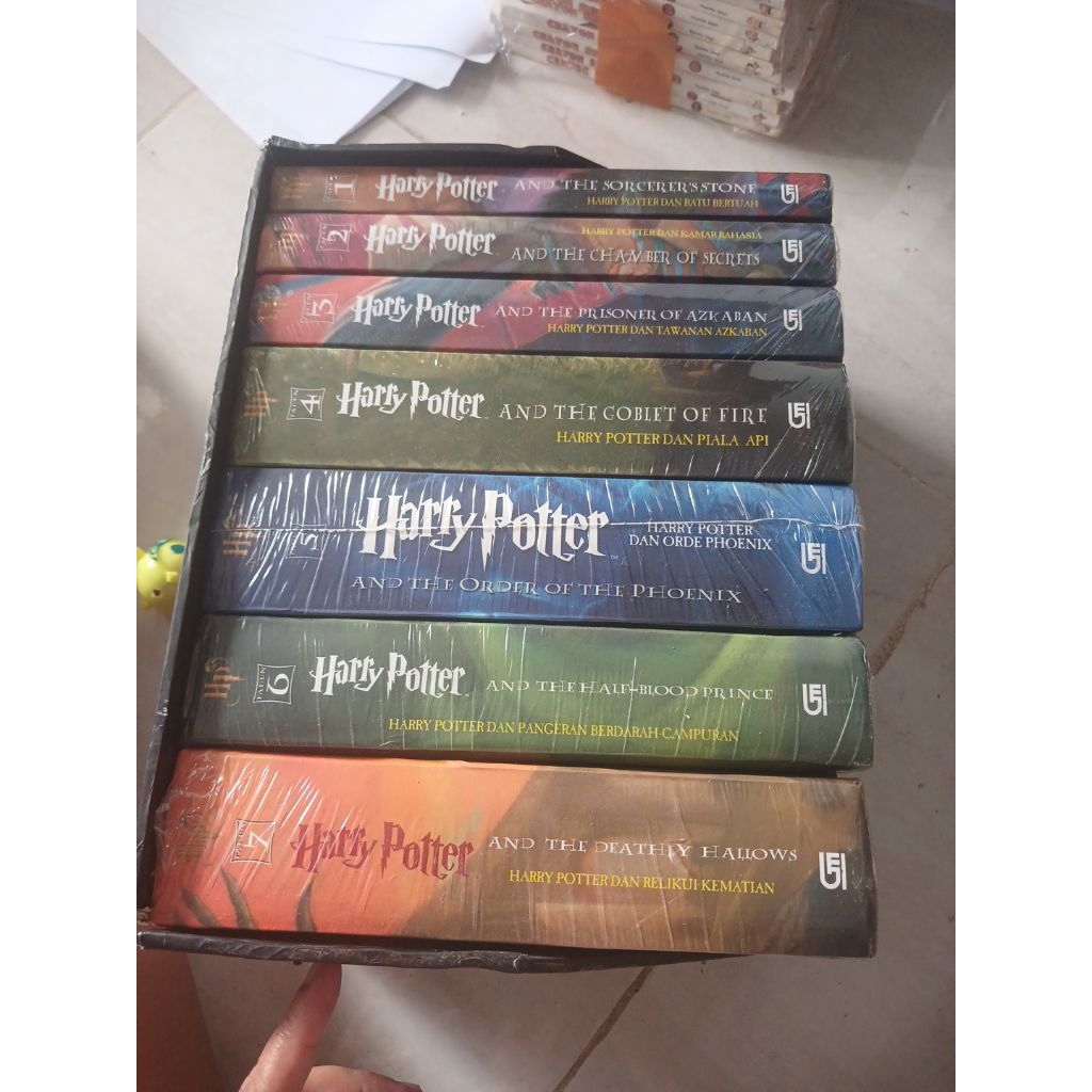 BUKU HARRY POTTER. HARDCOVER BARU