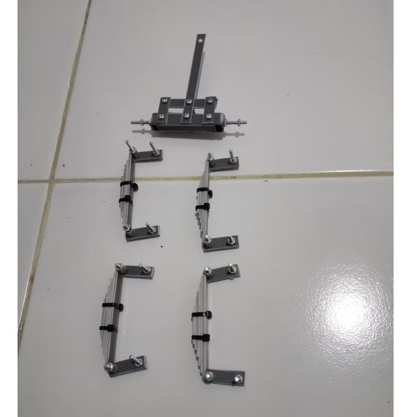 satu paket belokan+per daun satu set miniatur truck plastik skala truck plastik mainan.