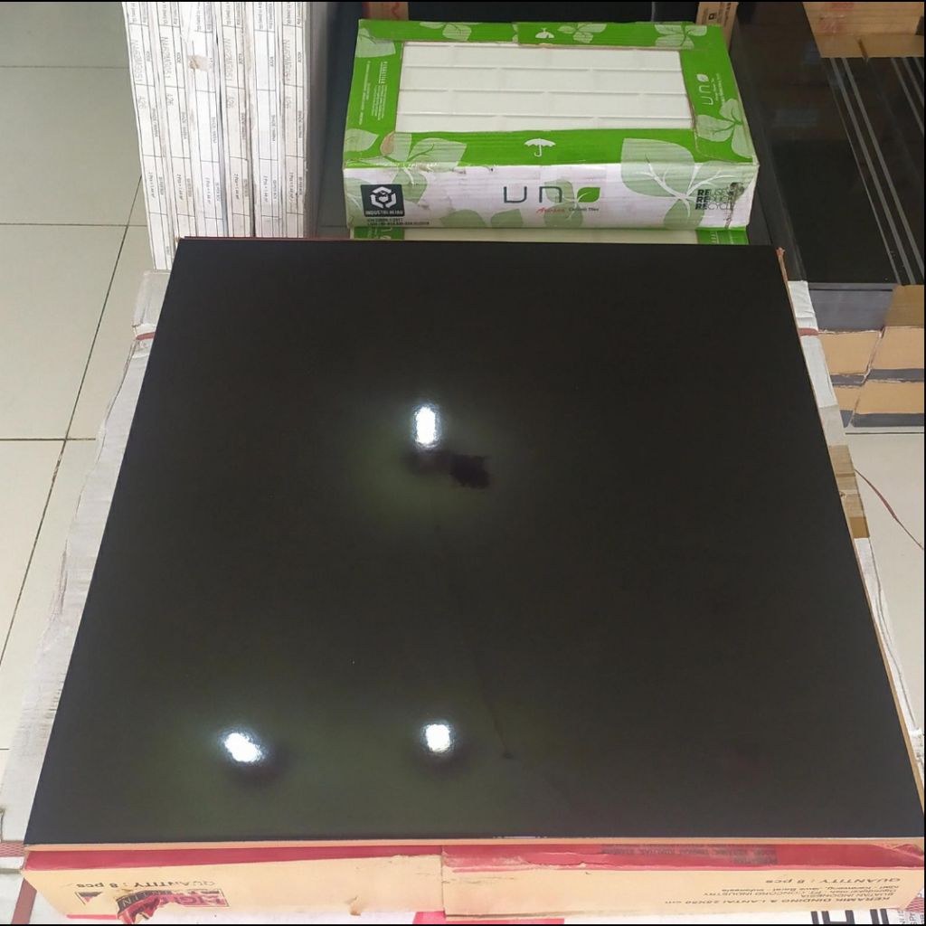 (Ongkir Diluar Aplikasi) Keramik Lantai Glossy 50x50 FALCON BLACK Uno