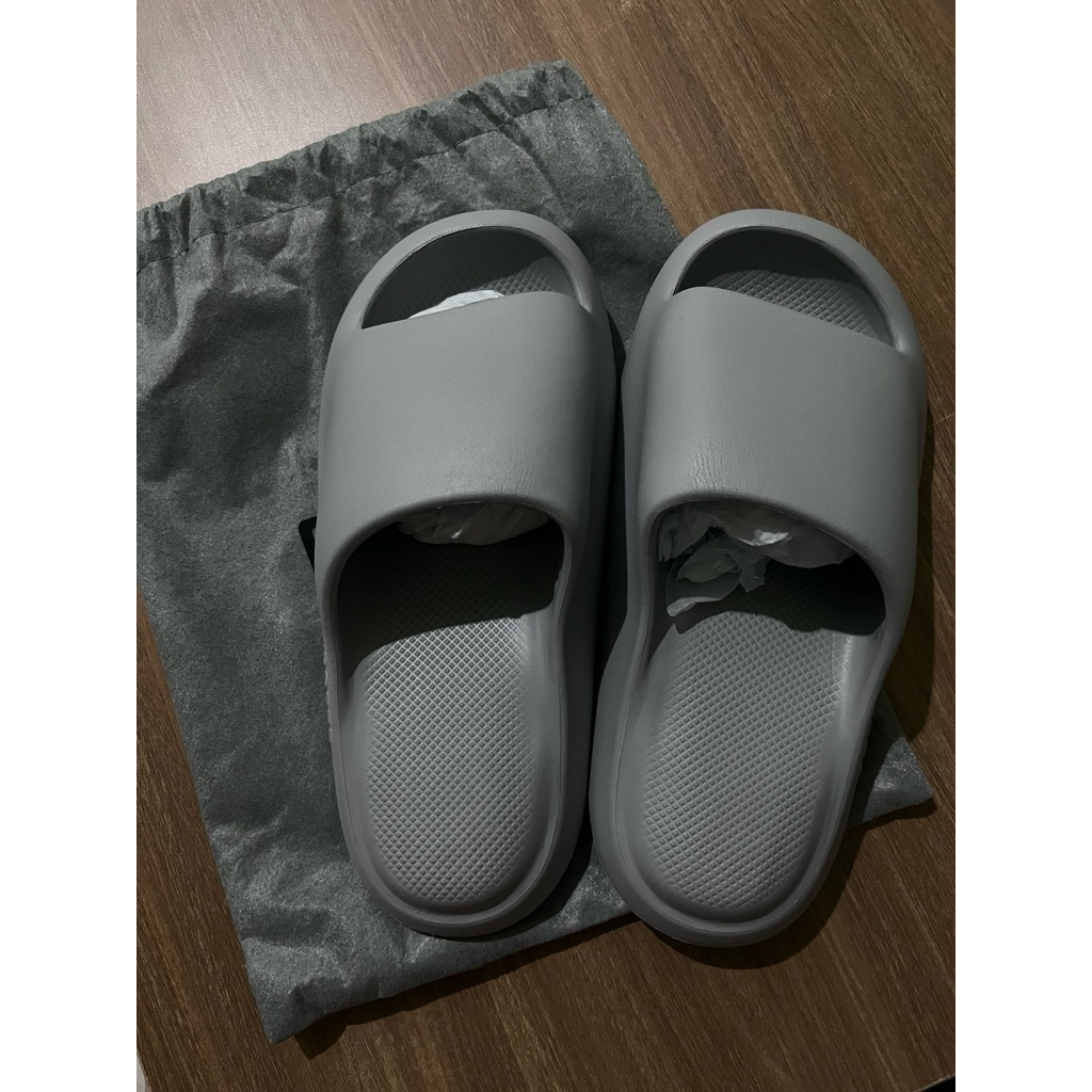 Sandal posee grey
