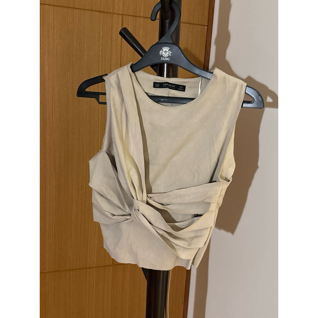 zara crop top beludru krem sleeveless