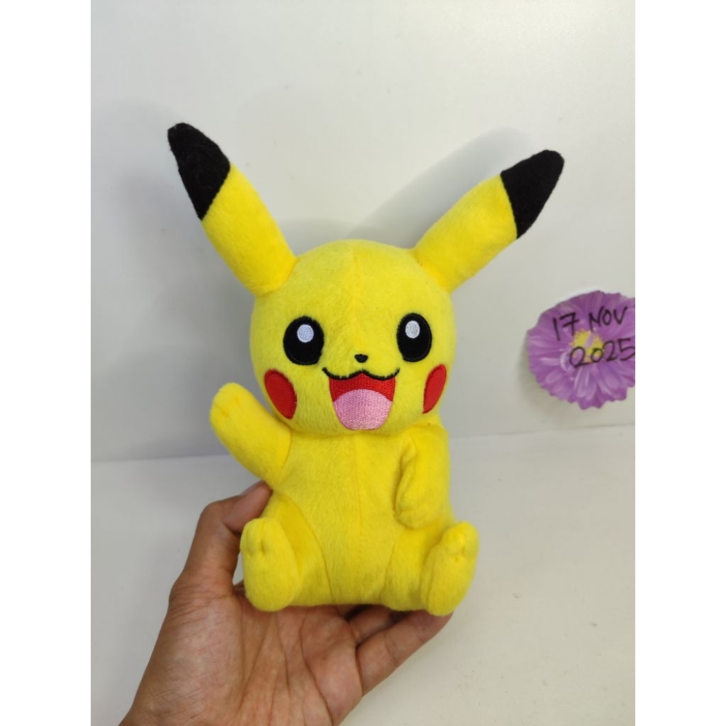 boneka pikachu pokemon pikachu happy face original tomy