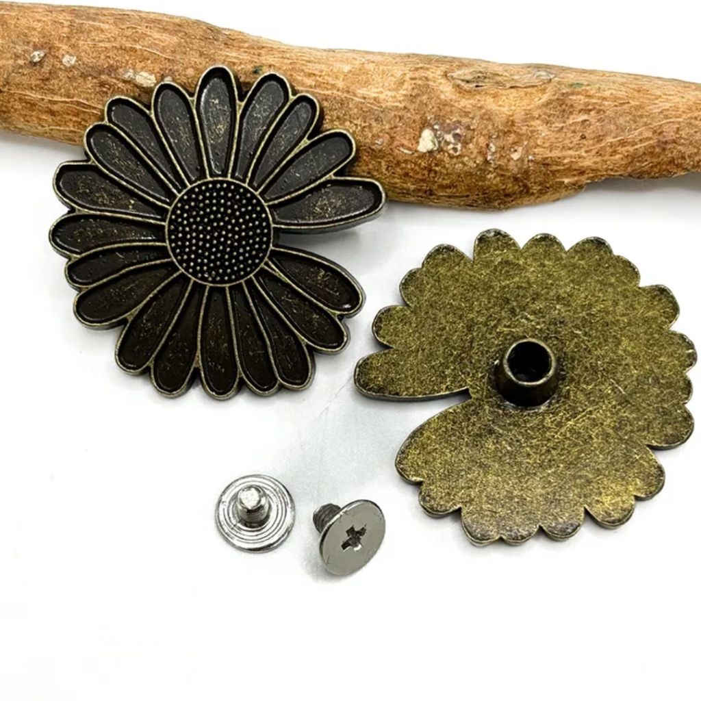 Chrysanthemum Screw Back Coin Button Concho Wallet Bag Belt Leather Craft Accessories