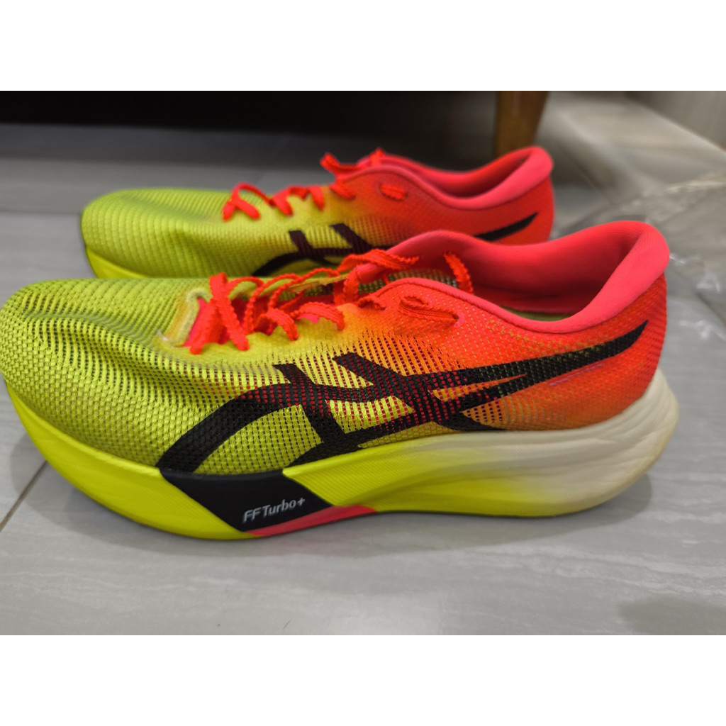 sepatu Asics  metaspeed edge