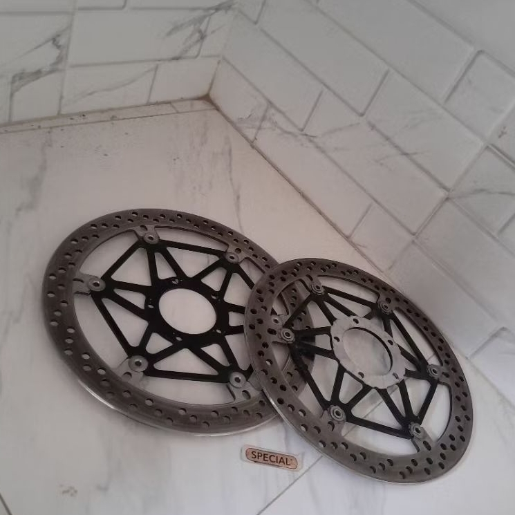 Piringan Ducati Panigale ORIGINAL (kanan)