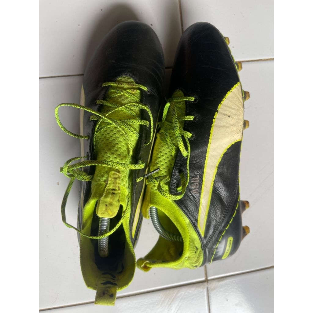 Sepatu Bola Puma Size 42