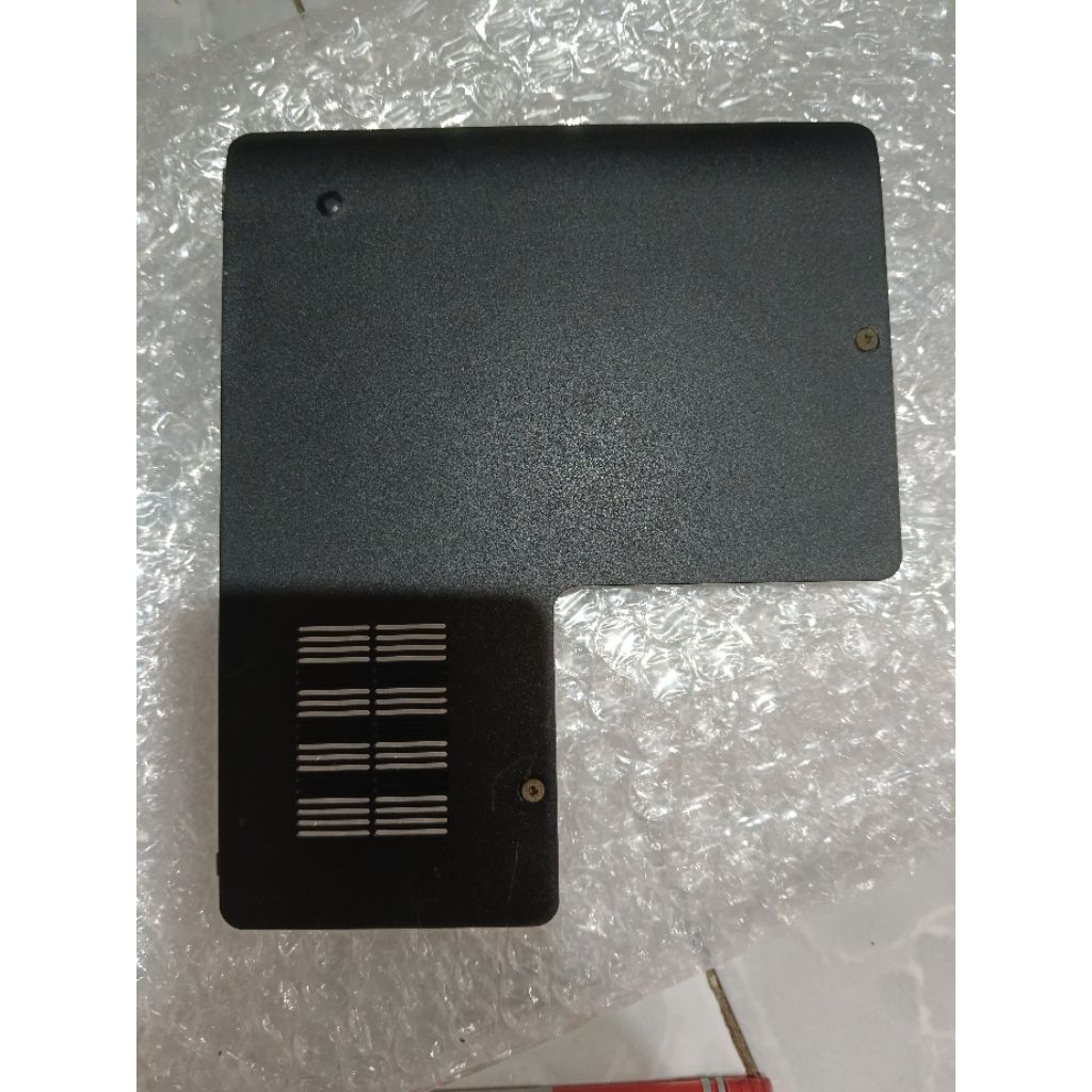 tutup casing bawah hardisk toshiba c800