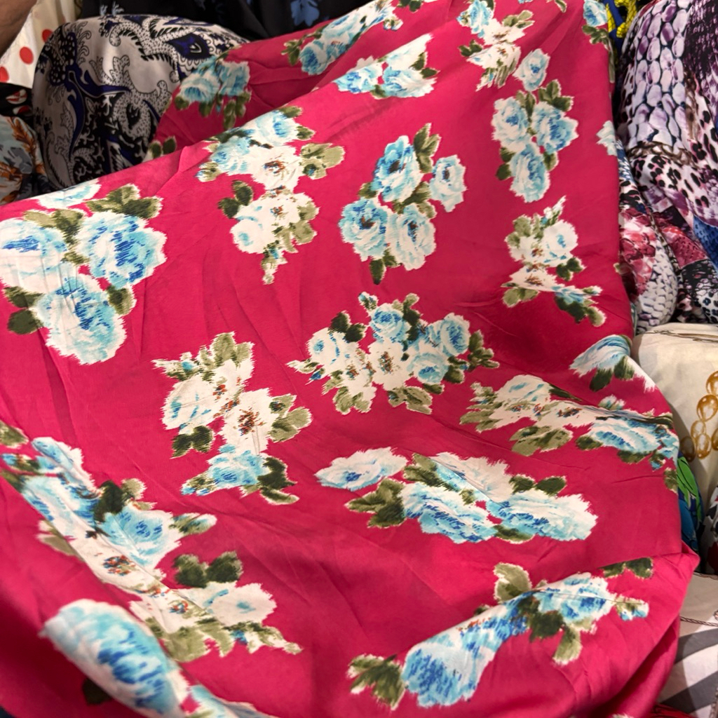 Bahan Kain Satin Silk Floral Rose Pink Fuchsia - Kain Meteran High Quality untuk Tunik, Rok Lilit & 