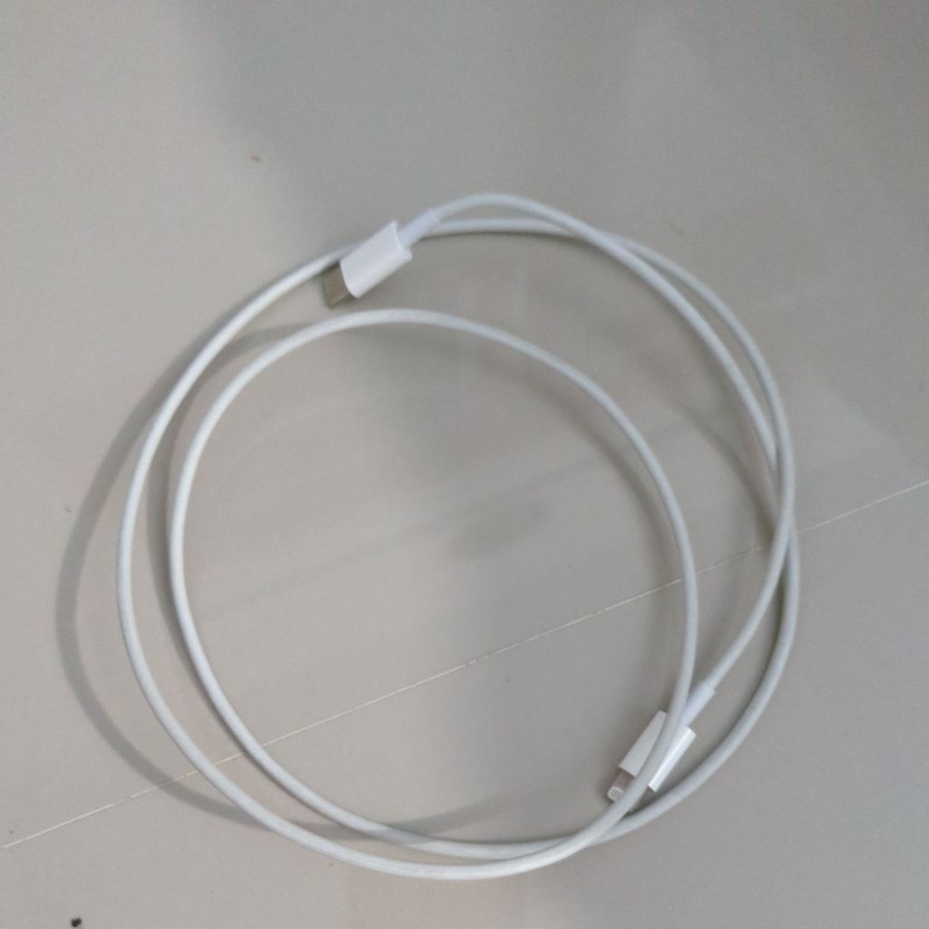 kabel data iPhone original copotan iphone 13
