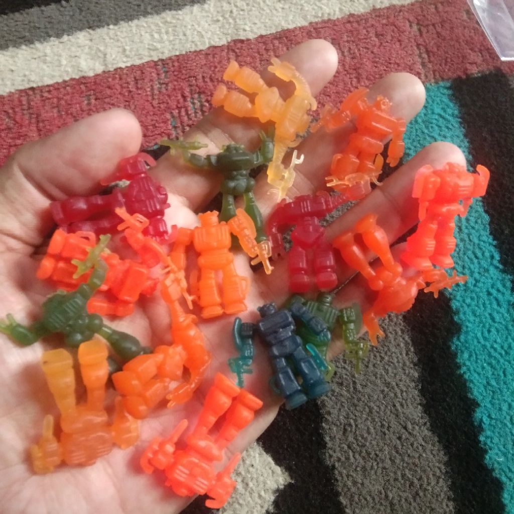 mainan jadul robot karet tahun 90an