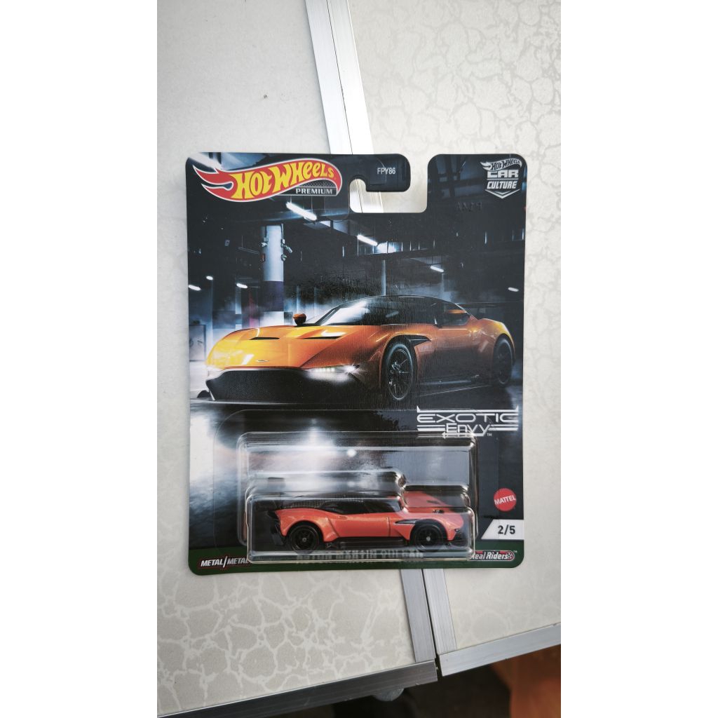 Hot wheels aston martin