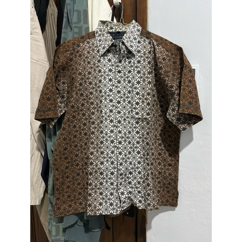 KEMEJA BATIK PRIA LENGAN PENDEK CLAUDIOR