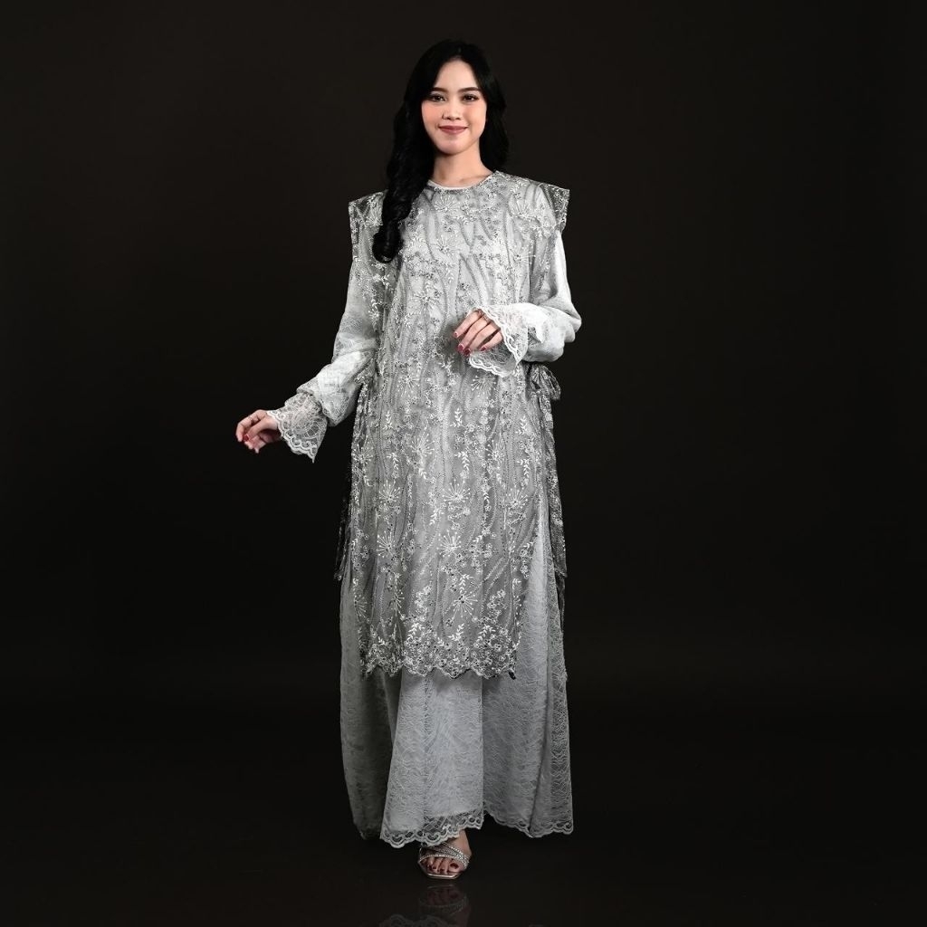 KATAQILA GAMIS OUTER  PREMIUM TILE BROKAT CHANTILY “CLARA” ABU SILVER